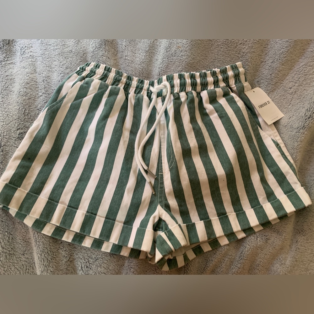 Two pairs of women’s shorts brand new from Forever21 one with tags